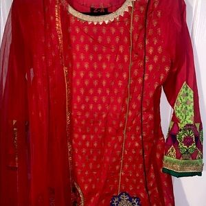 Pakistani shalwar Kameez